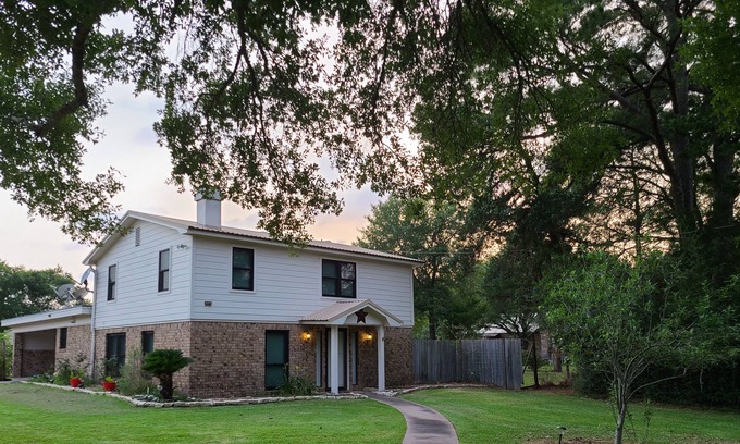 Burton Casa | Cozy Country Cottage - Lake Somerville