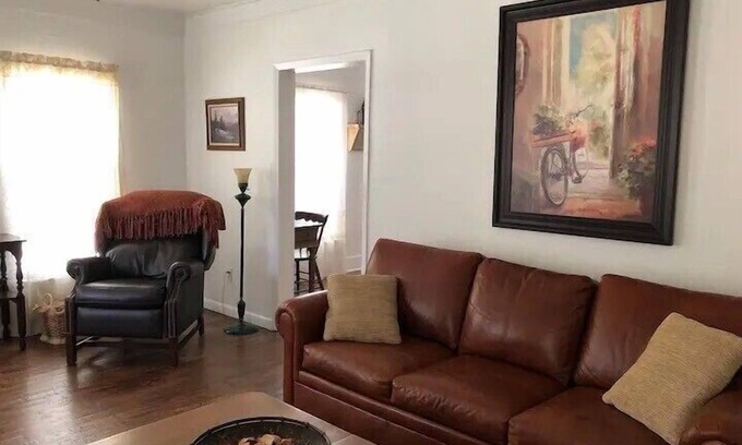 Roanoke Casa | Cozy Country Farm House in North Keller