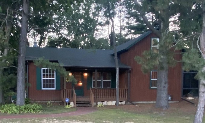 Onalaska Otro | Cozy, country-feel, private, close to everything, for family & friends to gather