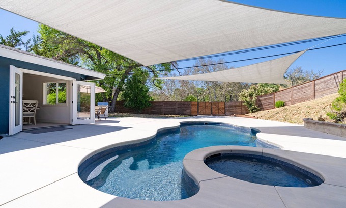 Atascadero Casa | Cozy Country Getaway with Heated Pool/Hot Tub and Fire pit