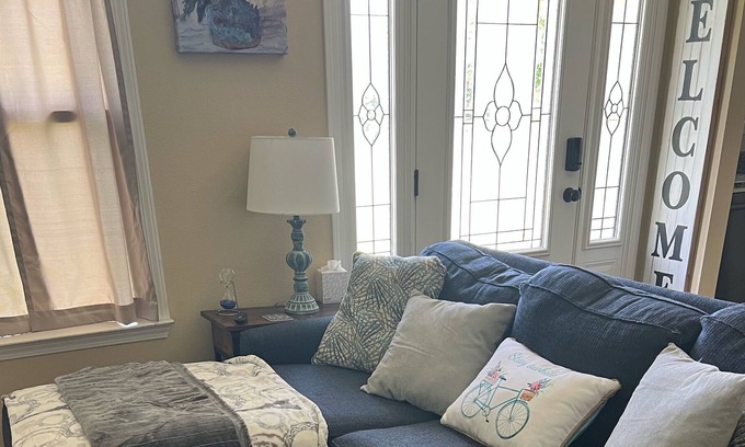 Loxley Casa | Cozy Country Home close to shopping, dining, beaches.