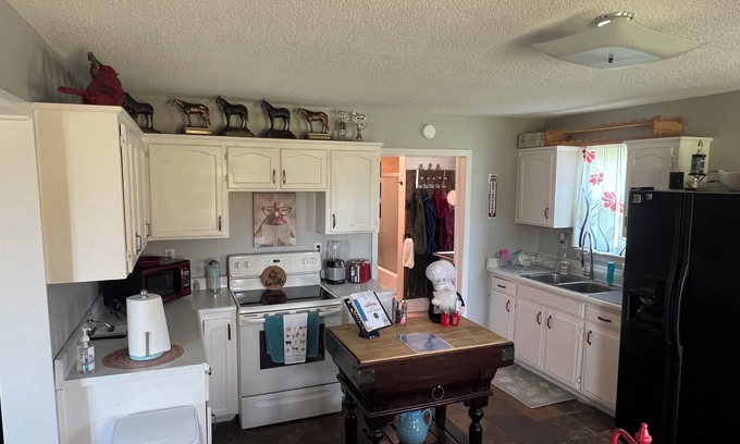 Weston Casa | Cozy country lodging and a hot tub