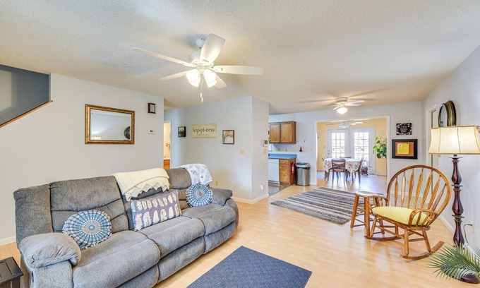 Cameron Casa | Cozy Couple's Getaway w/ Private Yard in Cameron