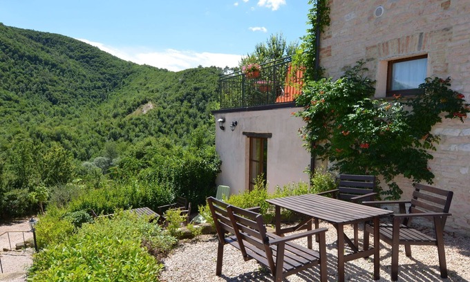 Monterosso Cabaña | Apartamento rural en Pergola con bonito jardín
