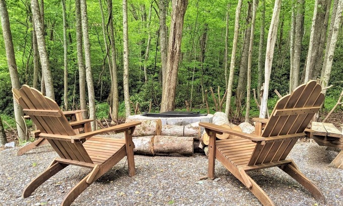Asheville Cabina | Cozy Cove Cabin: 3BR 2BA Modern Comfort Meets Rustic Charm