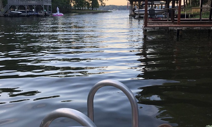Wildwood Point Casa | Cozy Cove Home off of main Lake Gaston