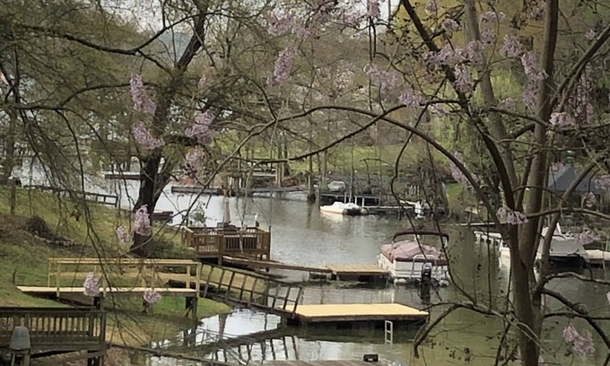 Newberry Shores Casa | Cozy cove lake cottage