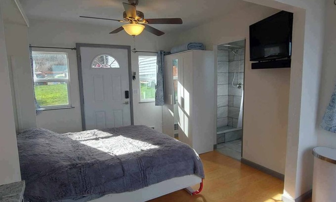 Camano Island Apartamento | Cozy Cove: tiny home with an amazing view!