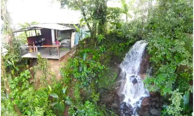 Quesada Cabina | Pino-Acojedora cabana con vista a cascada