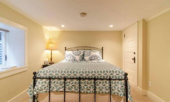 Queen Anne Casa | Cozy Craftsman in Queen Anne, Close to Everything!