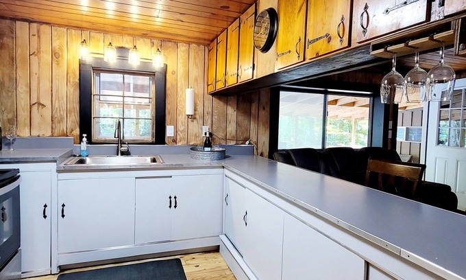 Bristol Cabina | Creekside Cabin