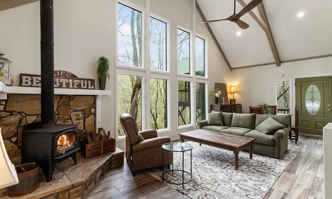 Tate Cabaña | Cozy, creekside cottage in beautiful Dawsonville