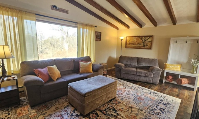 Huntingdon Casa | Cozy Creekside Retreat – Near Raystown Lake!