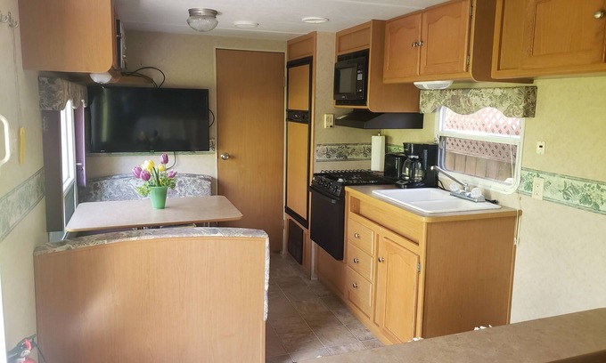 Kemblesville Casa | Cozy creekside retreat nestled in the SEPA wine region.