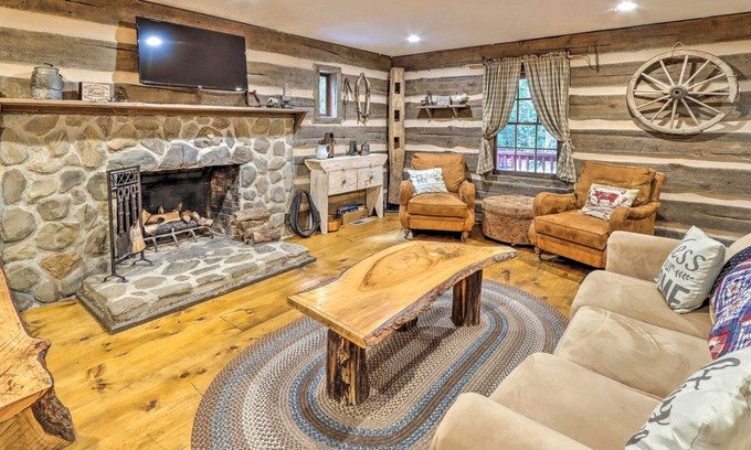 Sautee Nacoochee Cabina | Cozy Creekside Mountain Escape w/ Hot Tub!