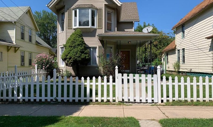 Cleveland Apartamento | Cozy Daisy 2 Bedrooms With Patio, Wi-Fi, Parking & Self Check In