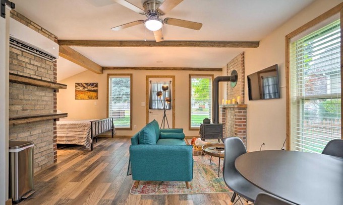 Dayton Apartamento | Cozy Dayton Cottage with Yard Walk to Main Street!