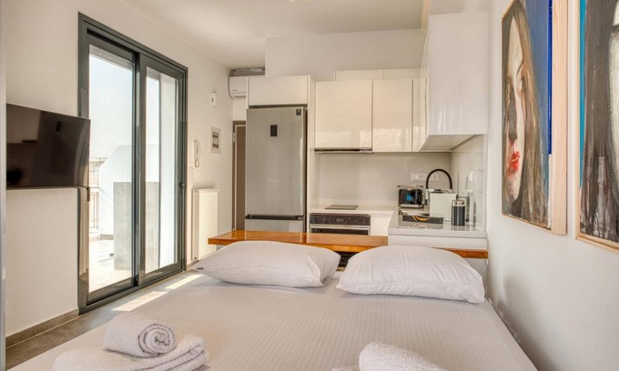 Makrigianni Apartamento | Cozy Deck Roof Apt at the Foothills of Acropolis