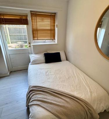 Homerton Cama Y Desayuno | cozy delux bedroom in the heart of London