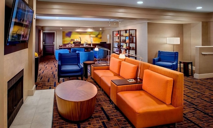 Danvers Apartamento | Cozy Deluxe Unit in Danvers, Pet-friendly Property! Outdoor Pool!