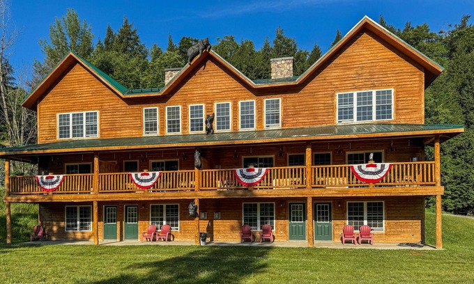 Jeffersonville Condominio | Cozy dog-friendly condo w/ mtn views, deck, grill, fireplace, firepit, cornhole