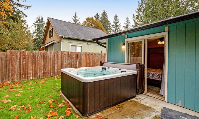Littlerock Casa | Cozy, Dog-Friendly Home with Private Hot Tub, Grill & Mini Arcade - Free WiFi!