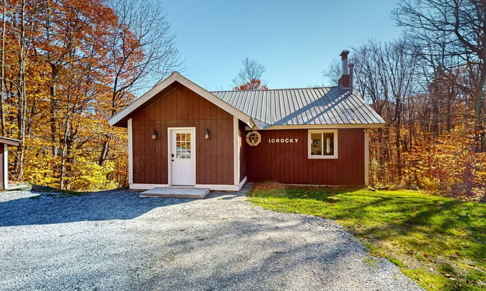 Stratton and Bromley Ski Areas Casa | Cozy dog-friendly house w/ fireplace, firepit, loft, deck, TV's, wifi, kitchen