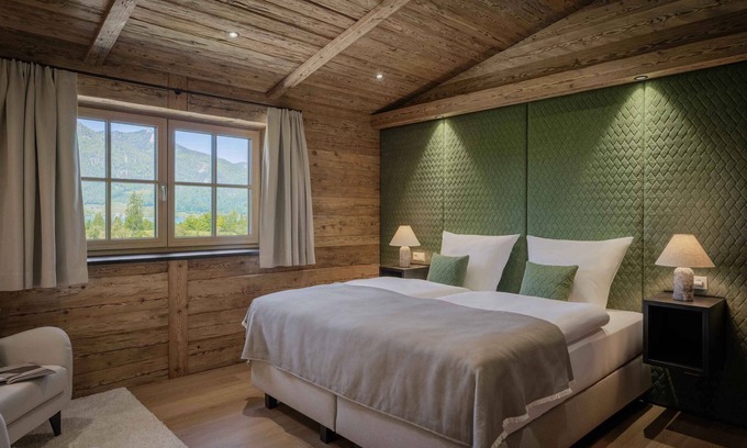 Strobl Apartamento | Cozy double room with historical charm and panoramic view - the spatzenNEST