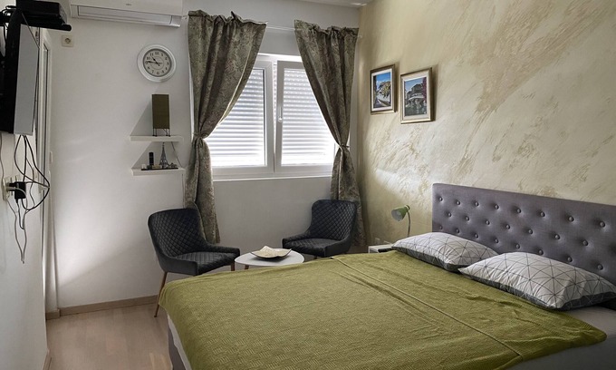 Podgorica Chalet De Esquí | cozy double room with balcony/very central