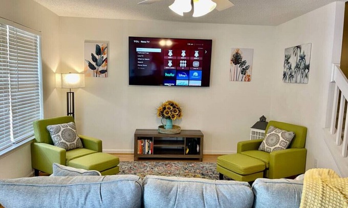 Greensboro Casa | Cozy Double Suite Townhome in Prime Location!