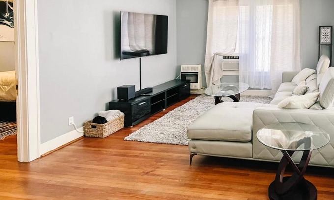 South Central Houston Villa | COZY DOWNTOWN 2 BDRM HOME NEAR TURKEY LEG HUT!!!