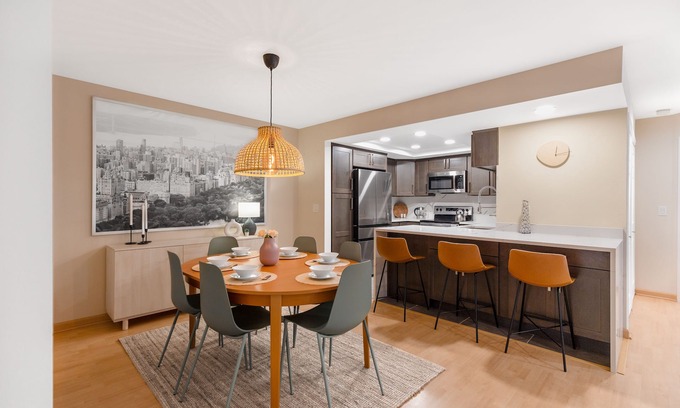 Northwest Bellevue Condominio | Cozy Downtown 2BD Bellevue Condo, Free Parking