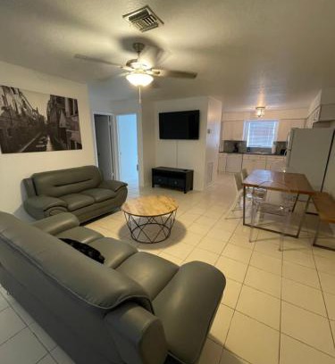 Sailboat Bend Apartamento | Cozy Downtown Apartments on Water