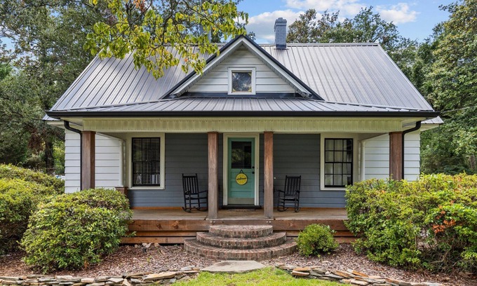 Southern Pines Cabaña | Cozy downtown cottage close to the park