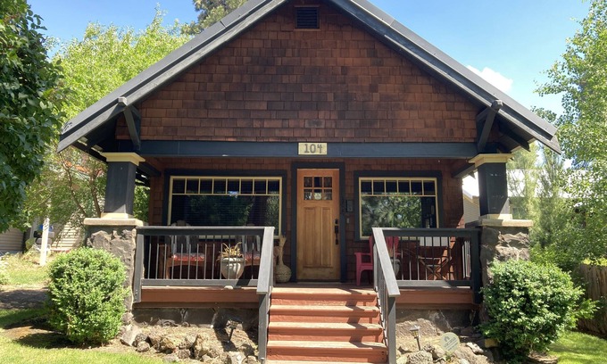 Old Bend Cabaña | Cozy Downtown Craftsman with firepit, yard, & covered porch - walk to breweries