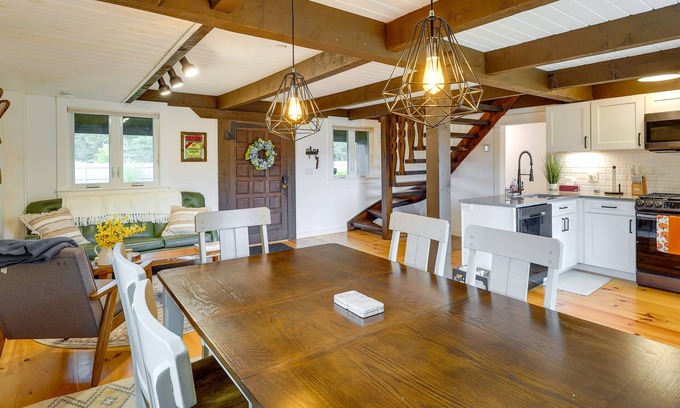 Peru Casa | Cozy Duplex < 4 Mi to Bromley Mountain Ski Resort!