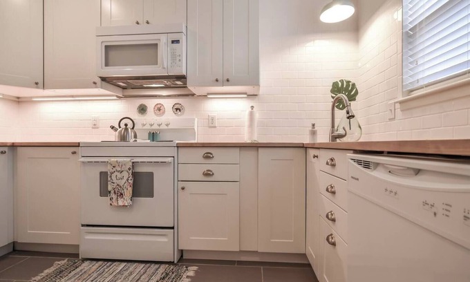 Kansas City Condominio | Cozy Duplex Near from 39th St. & KU Hospital 5