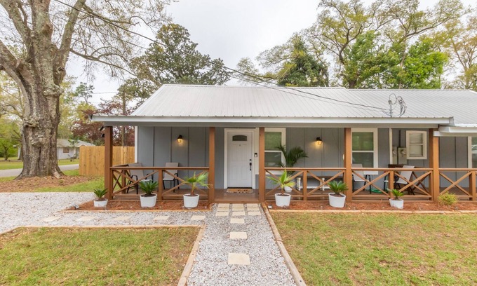 Foley Casa | Cozy Duplex Retreat - Beaches, Hospital, Dining