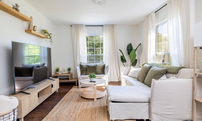 Maryville Casa | Cozy Duplex w/ King Bed + 2 Full