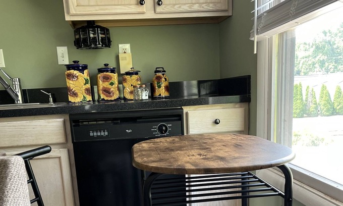 Green Creek Apartamento | Cozy efficiency apartment with everything you’ll need to enjoy the shore