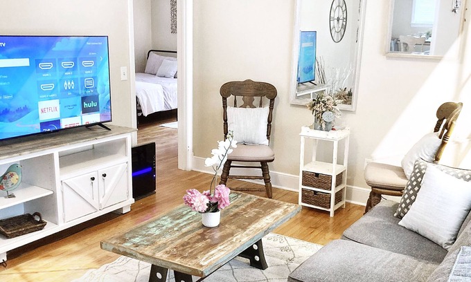 Cayce Casa | Cozy Elegant Home - USC, Fort J