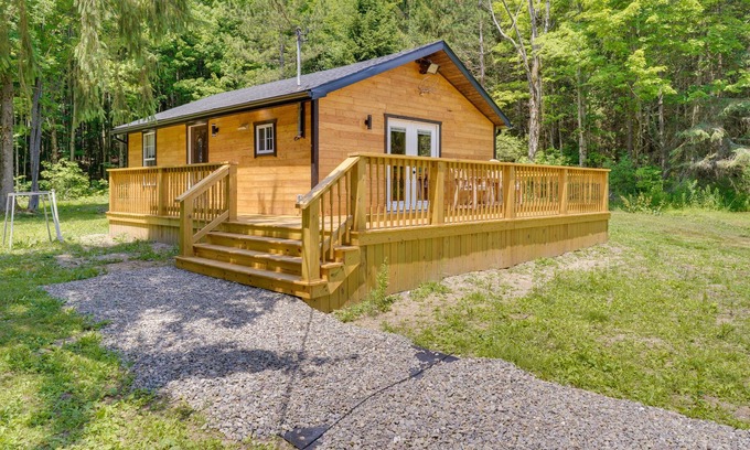 Ellicottville Cabaña | Cozy Ellicottville Cabin w/ Water Views - Near Ski