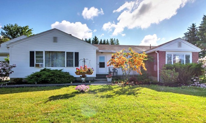 Ellsworth Casa | Cozy Ellsworth Home with Yard, 15 Mi to Acadia!