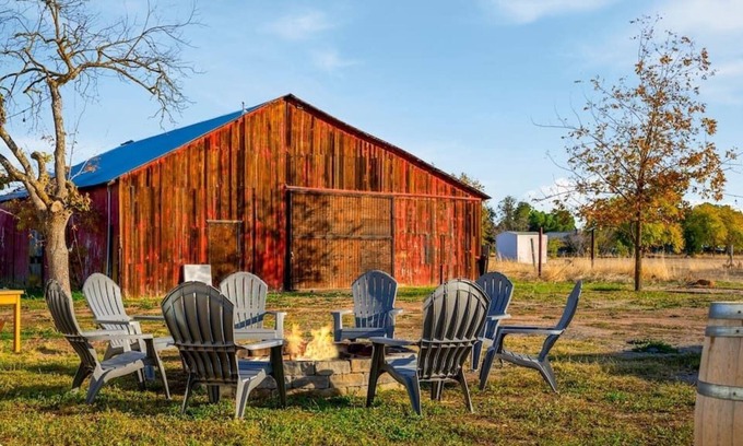 Elverta Casa | Cozy Elverta Ranchette On 2-Acres! Pet Friendly!
