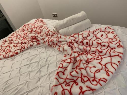Barking Apartamento | Cozy Entire Apartment with Free onsite Parking, 2-Min Walk to Barking Station