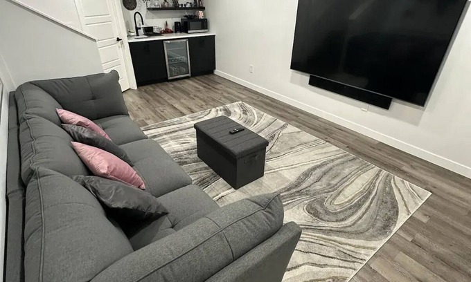 Beaumont Casa | Cozy Escape Near Airport