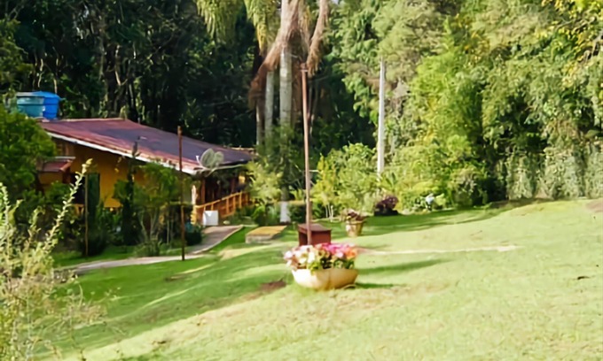Ibiuna Casa | Cozy estate with ample space in the style of Grandma's house.