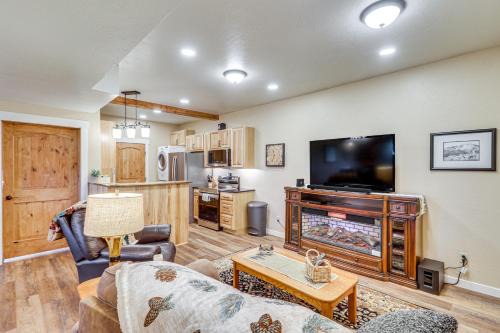 Eureka Casa | Cozy Eureka Getaway - Hike, Bike, Hunt and Fish!