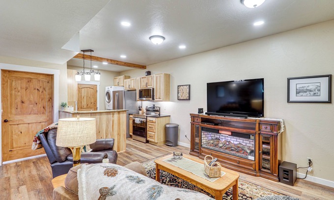 Eureka Casa | Cozy Eureka Getaway - Hike, Bike, Hunt & Fish!