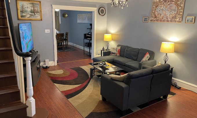 Upper Darby Casa | Cozy Event House - Bdays, Showers - Gather - Party- 4BR Home - Max 16 Guests